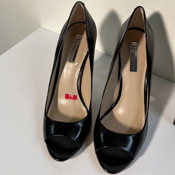 INC NIB Silver Metallic 4" Heel Black Leather Peep Toe Party Holiday Pump SZ 10 - Picture 3 of 12